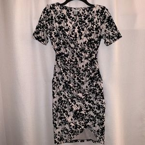 🖤 H&M Black and Cream Floral Sheath Dress